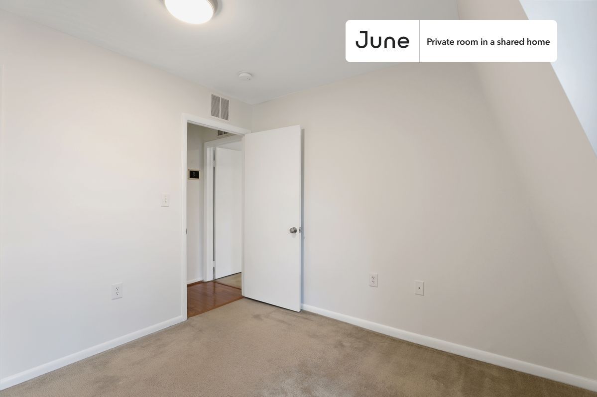 Building Photo - Room in Shared 5 bed/2 bath home