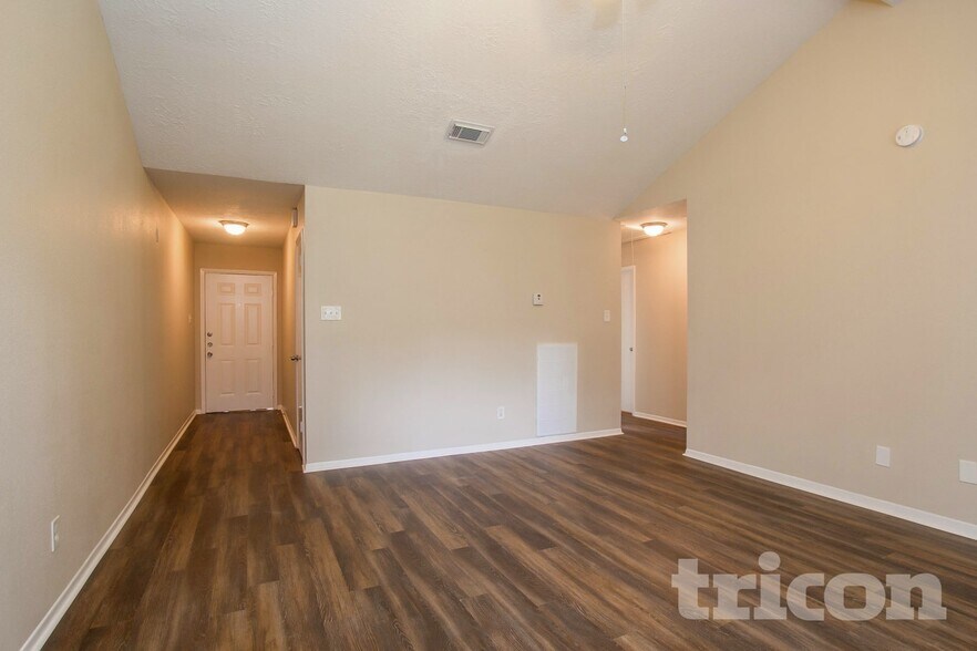 Building Photo - 3623 Village Grove Dr