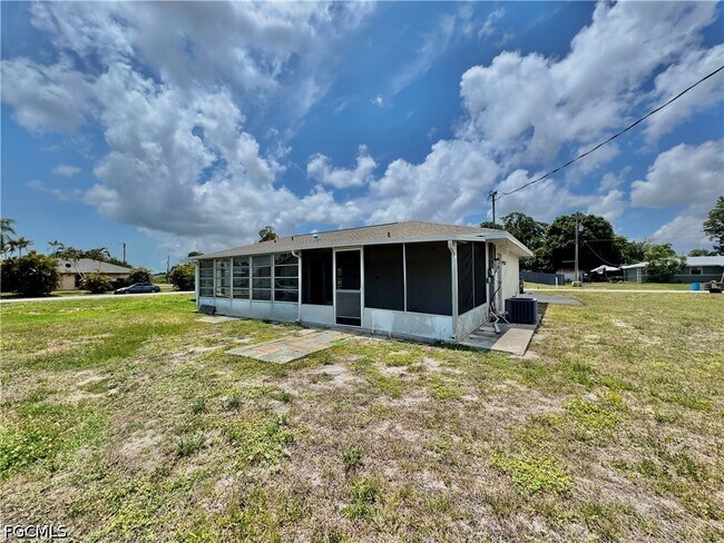 Building Photo - 7346 Captiva Blvd