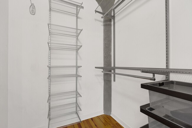 Building Photo - 1151 W 14th Pl