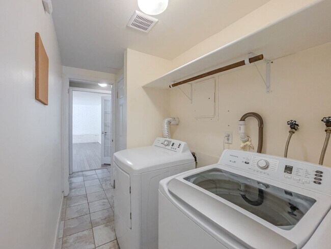 Building Photo - Spacious 4BR/2.5BA/2Car Garage Home with Finished Basement & Hardwood Floors – Gales Ferry