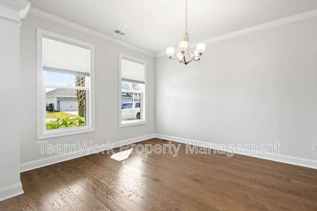 Building Photo - 233 Seaworthy St