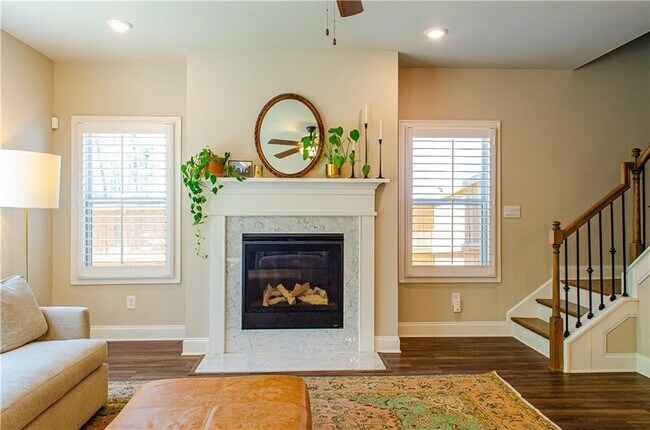 Building Photo - 660 Stately Dr