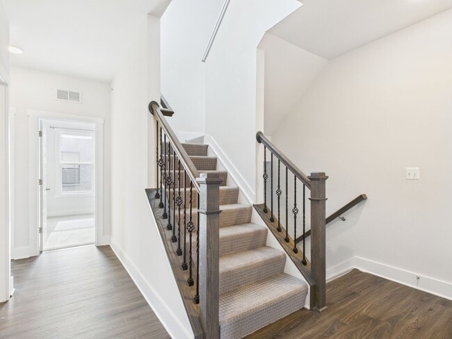 Building Photo - 6 Flatwater Row