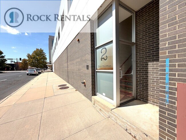 Building Photo - 2 N Main St