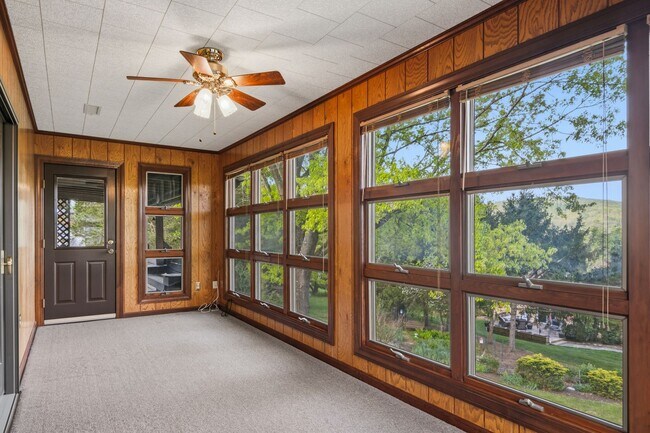 Building Photo - Spacious 5-Bedroom Home in Prestigious Blacksburg Country Club Estates