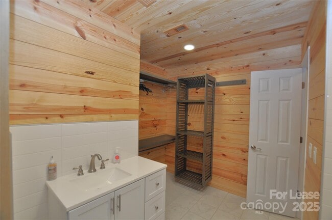 Building Photo - 1710 Kimway Ct