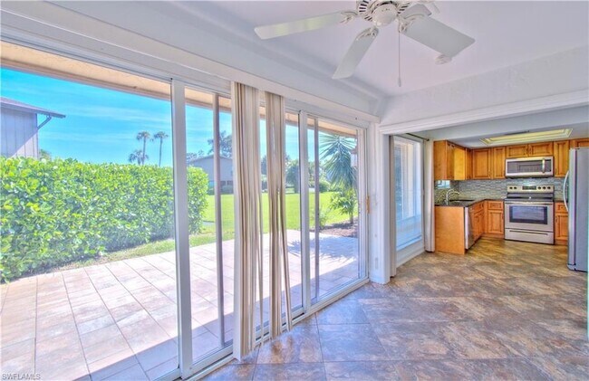 Building Photo - 787 Palm View Dr