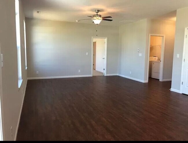 Building Photo - BRITTANY CHASE...3 Bedroom 2 bath