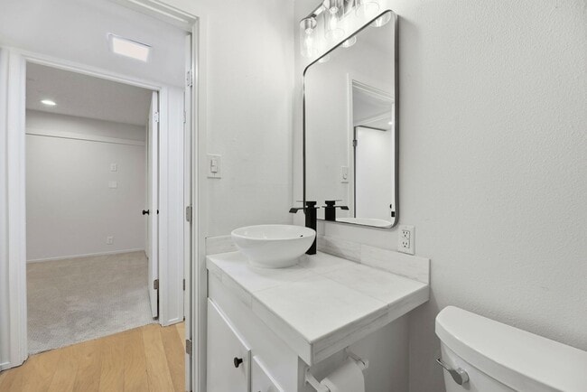 Building Photo - Elegantly Updated Apartment for Rent in Orinda