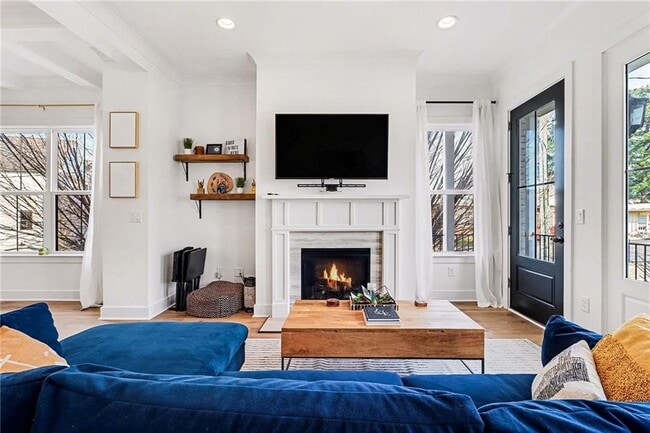 Building Photo - 2054 Rockledge Rd NE