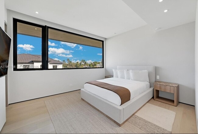 Building Photo - 641 Flamingo Dr