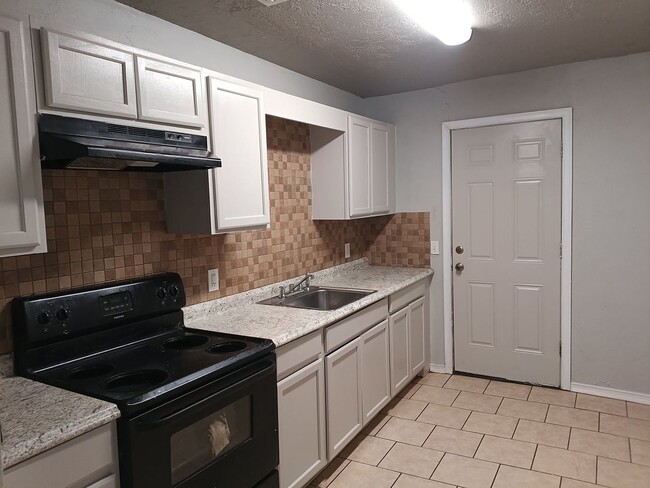 Building Photo - CUTE 2 bedroom home for rent