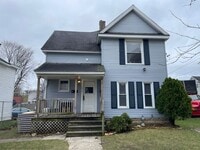 Building Photo - Newly Renovated 2 Bedroom Duplex