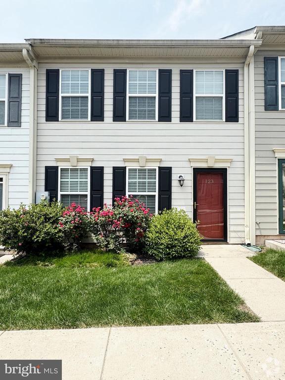Building Photo - 123 Cobbler Ln