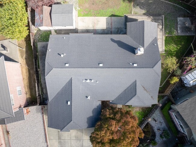 Building Photo - 100 Lippizan Dr