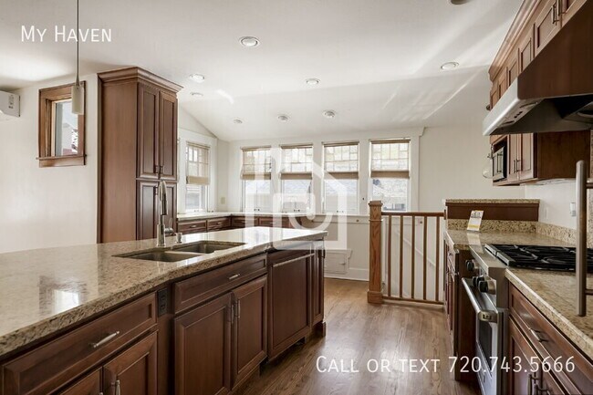 Building Photo - 771 Steele St