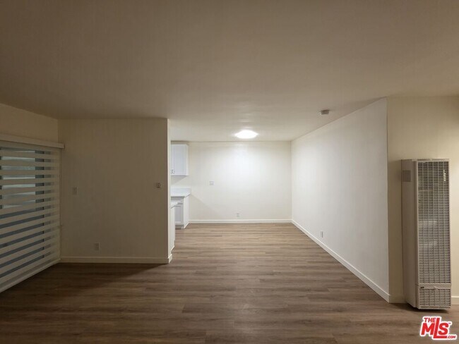 Building Photo - 827 9th St
