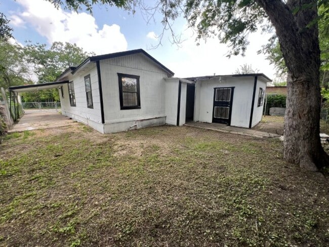 Building Photo - 2812 Vera Cruz