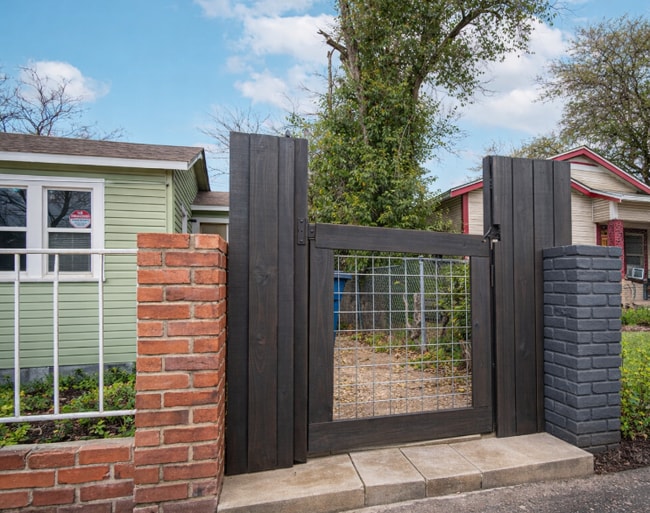 Building Photo - 1323 Lamar St