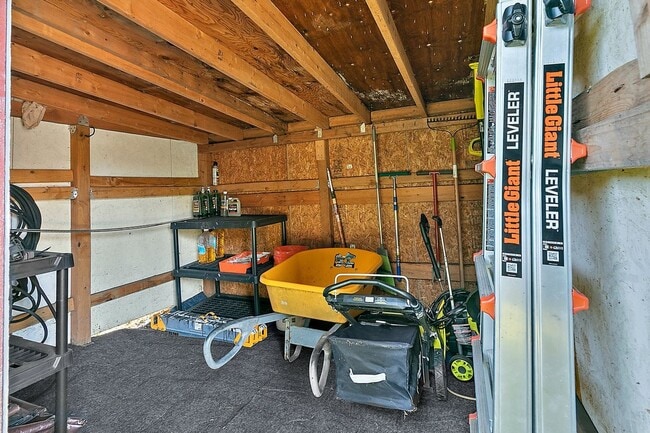 Building Photo - Lakeside Living in Lacey's Lake Forest Nei...