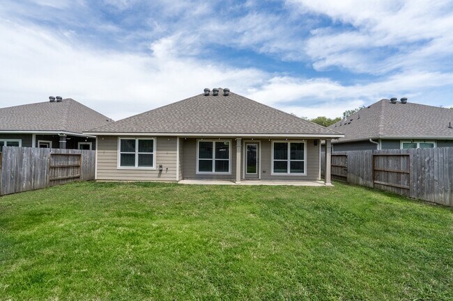 Building Photo - 911 Acorn Trail Pl