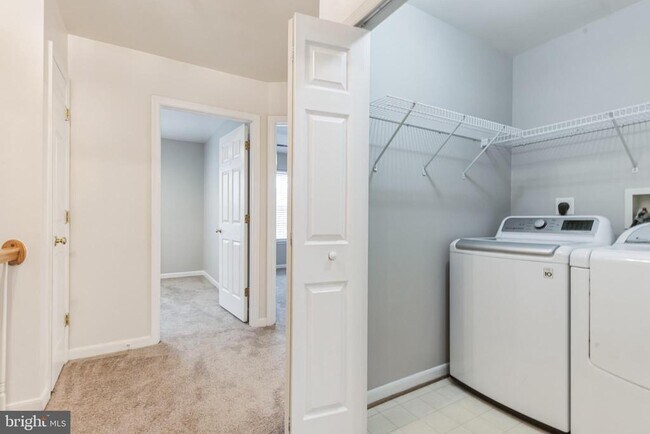 Building Photo - 2602 Streamview Dr