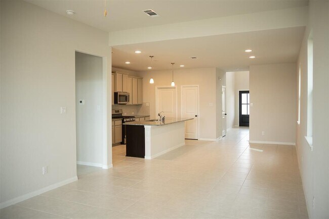 Building Photo - 756 Lake Lacosta Dr