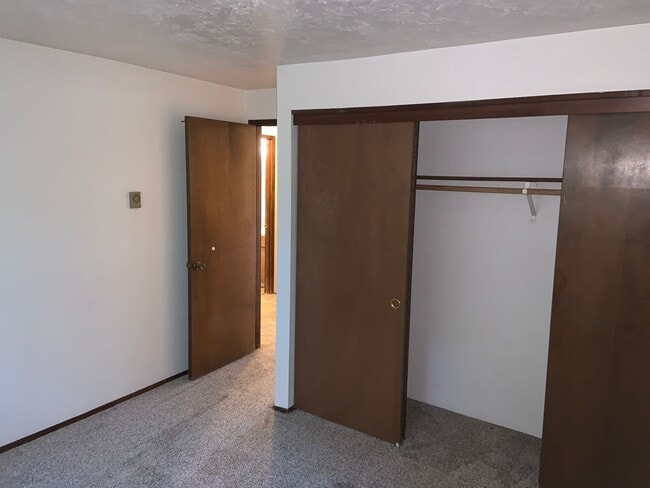 Building Photo - 2955 NW Glenridge Dr