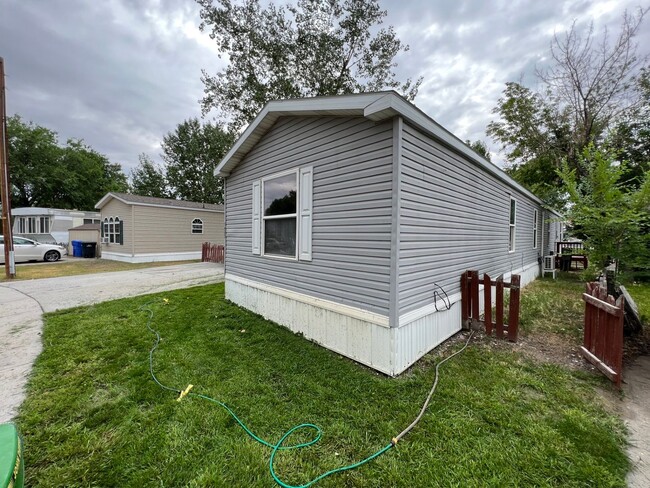 Building Photo - 3 Bedroom 2 Bath Updated Mobile Home with ...