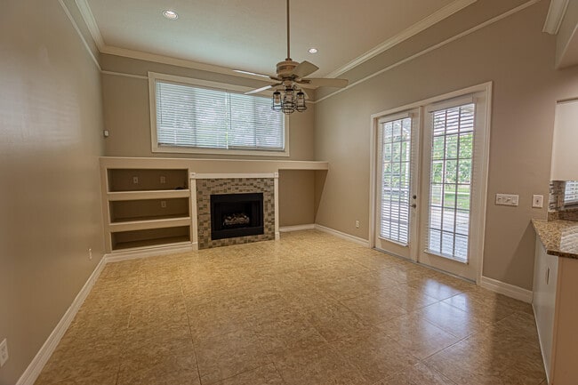 Building Photo - 1326 SW Briarwood Dr