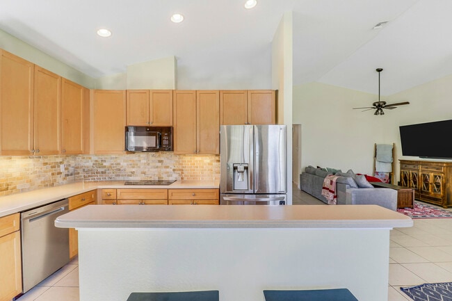 Building Photo - 5017 SE Graham Dr