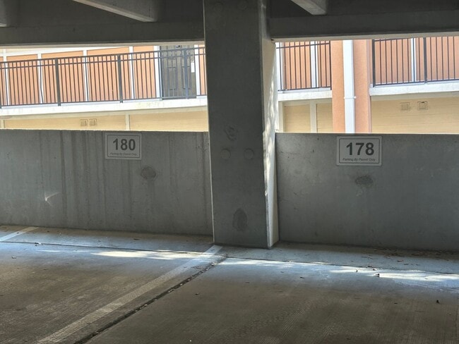 Building Photo - 2B/2B Condo in Esplanade Town Center!