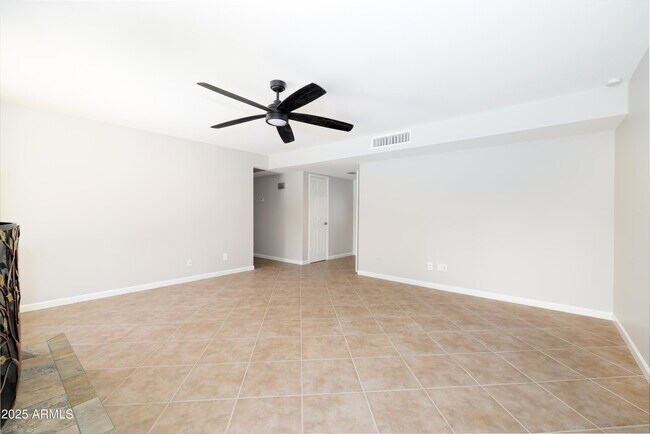 Building Photo - 8643 E Palo Verde Dr