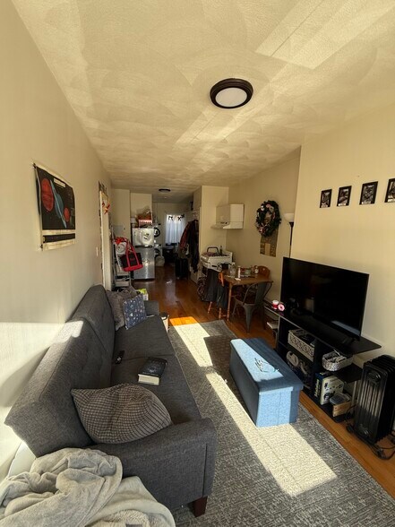 Building Photo - 37 Cooper St