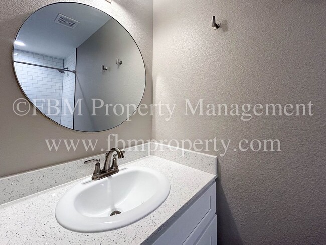 Building Photo - Hidden Creek, Unit 522 - Gorgeous 2 Bedroom, 2 Bathroom Townhome in Ennis, TX!