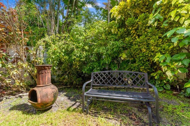 Building Photo - 614 SE 5th Ct