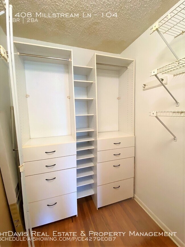 Building Photo - Lake Tiffany of Dunedin Offers 2/2!
