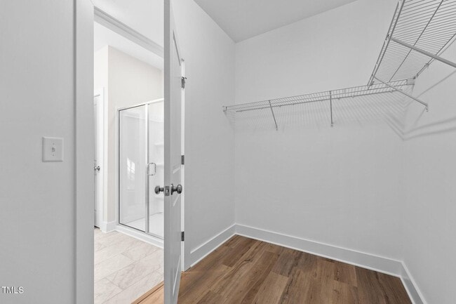 Building Photo - Deluxe 3 Bedroom End Unit Townhome - Avail...