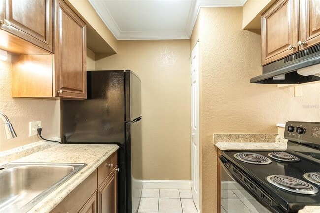 Building Photo - 102 Oak Crest Dr NW