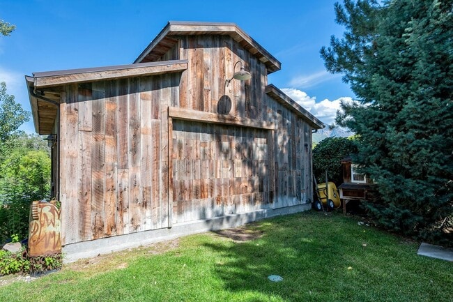 Building Photo - Immaculate Home for rent in gated cul-de-sac!