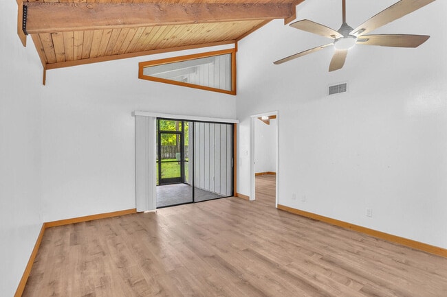 Building Photo - 100 Sparrow Dr