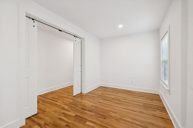 Building Photo - Beautifully Remodeled Home Just Minutes From Downtown Nashville
