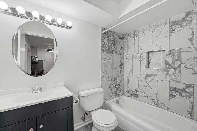 Building Photo - 850 E Old Willow Rd