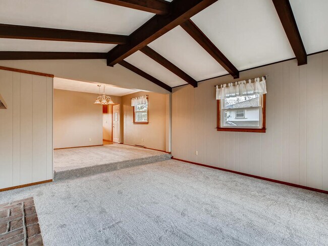 Building Photo - 3328 Kraft Cir N