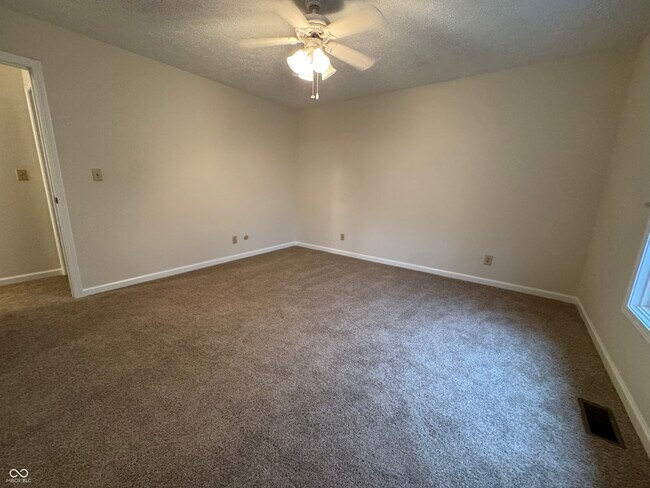 Building Photo - 488 Orchardview Dr