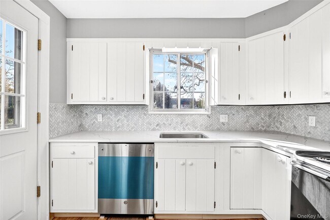 Building Photo - 5 Seymour Pl