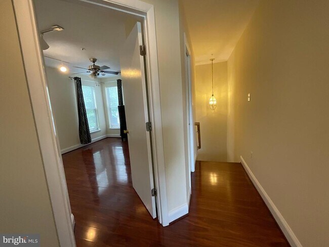Building Photo - 9401 Royal Bonnet Terrace