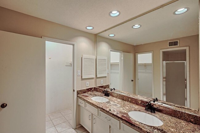 Building Photo - 3314 Falling Brook Dr