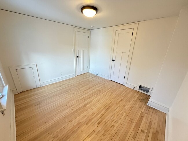 Building Photo - Remodeled 2 Bedroom - AVAILABLE 08/07/2026